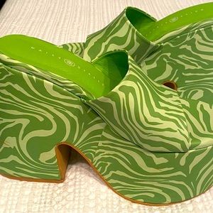 Daisy Street Green Zebra Platforms